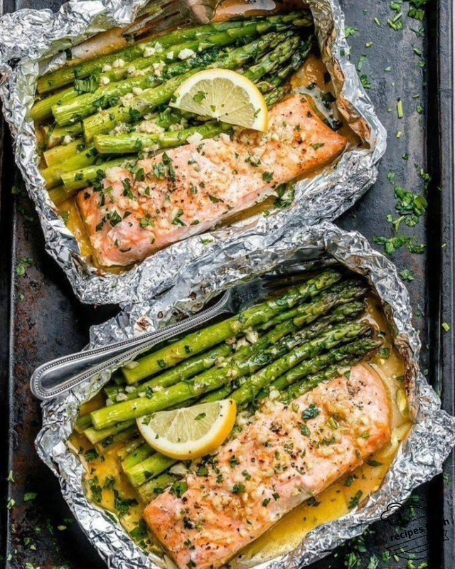 Baked Salmon in Parchment with Asparagus and Garlic Lemon Butter Sauce